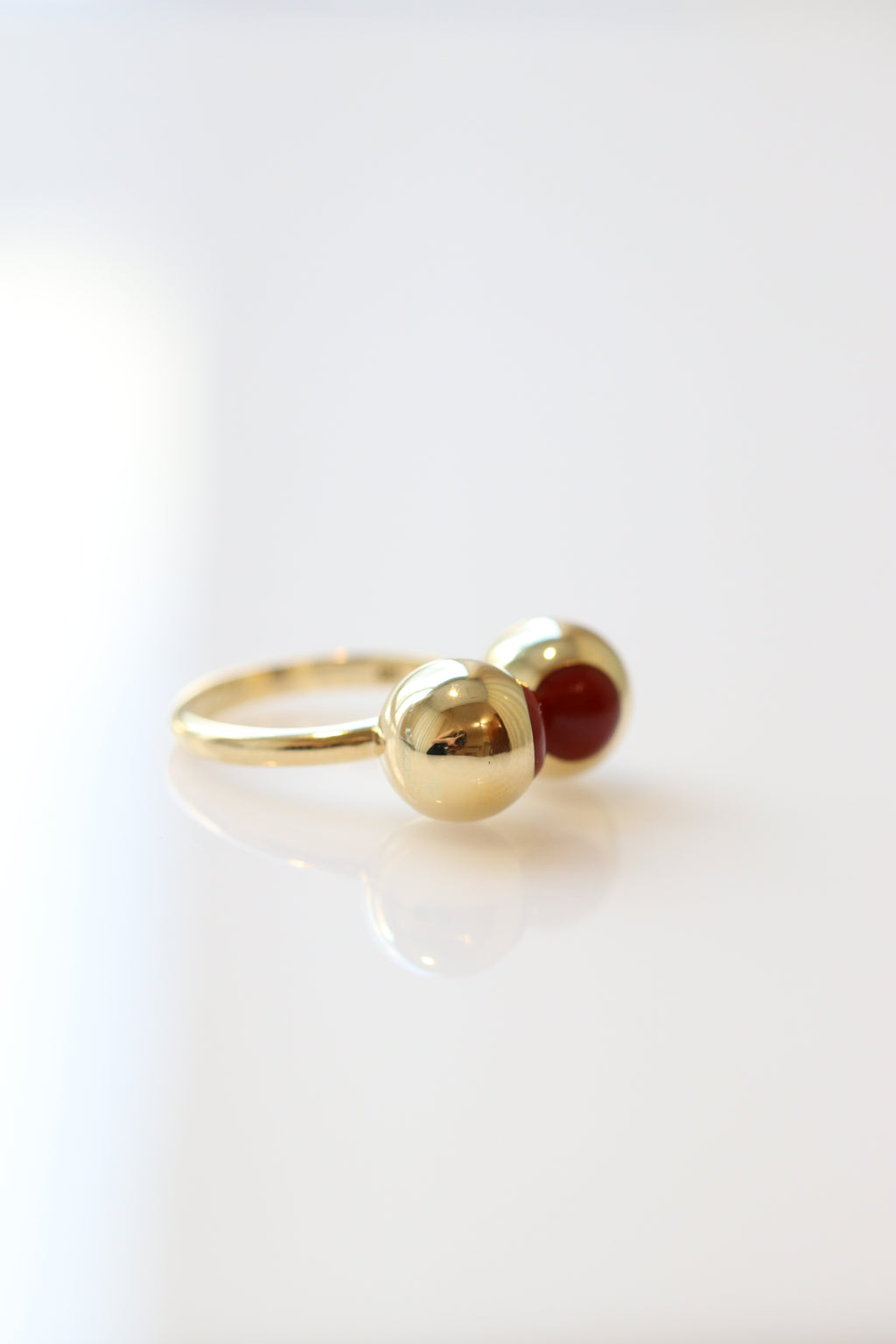 Kissing Atoms Ring