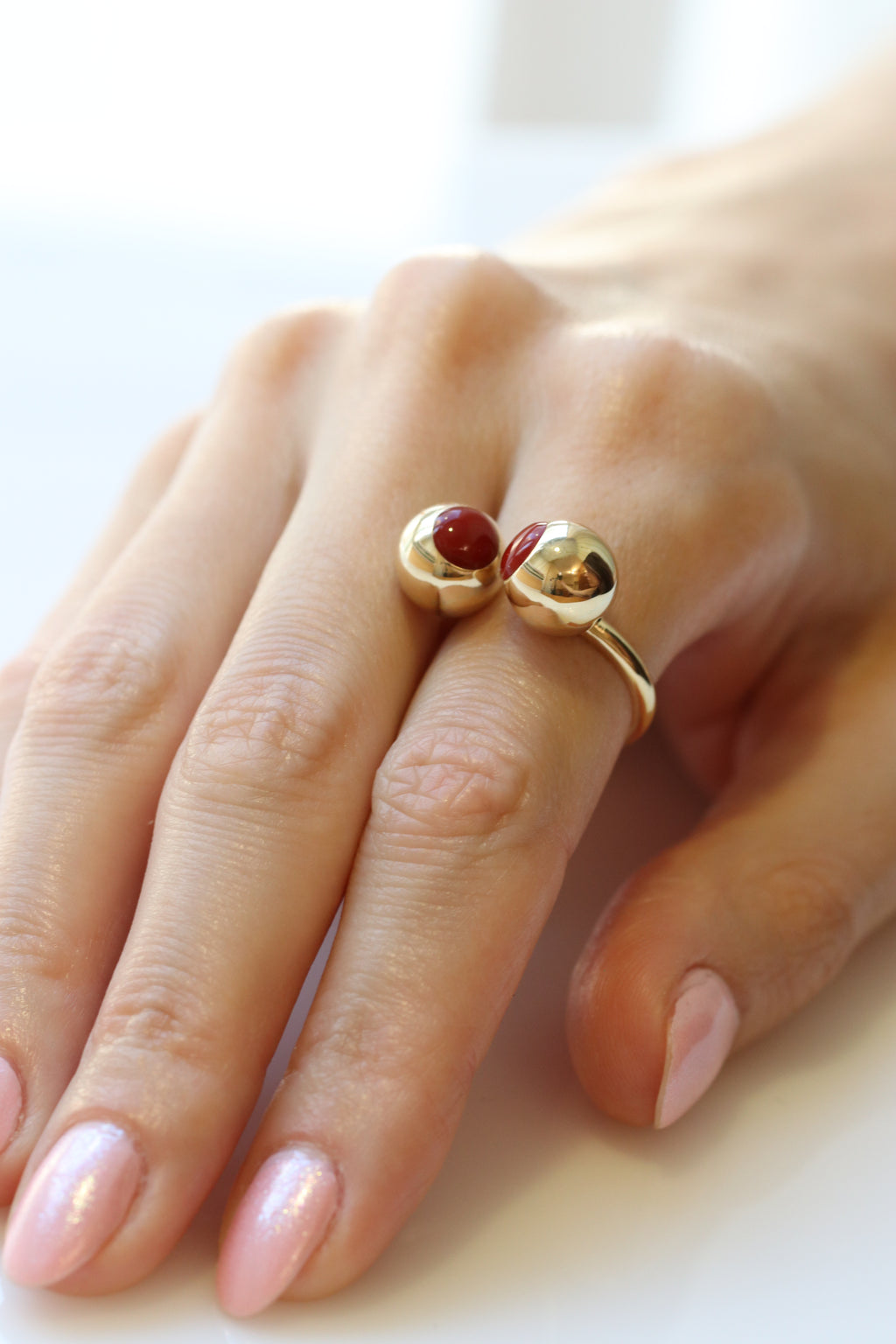 Kissing Atoms Ring
